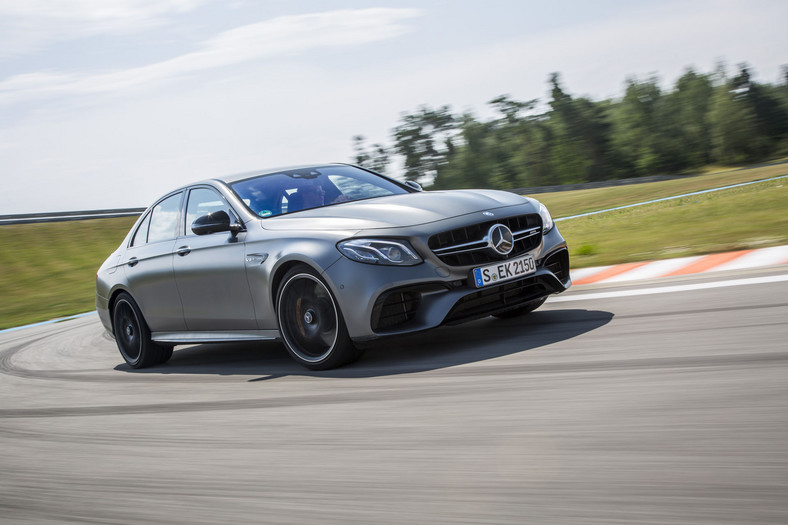 Mercedes-AMG E 63 S 4Matic+ - sportowiec o niewiarygodnych talentach