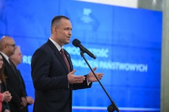 Prezydent Nawrocki podpisuje ustawy i atakuje rząd. 'Narracja całkowicie sprzeczna'