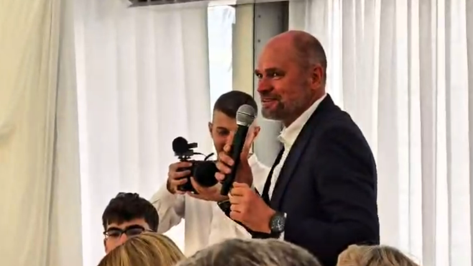Bývalý predseda strany SaS Richard Sulík na svadbe svojho syna Filipa. 