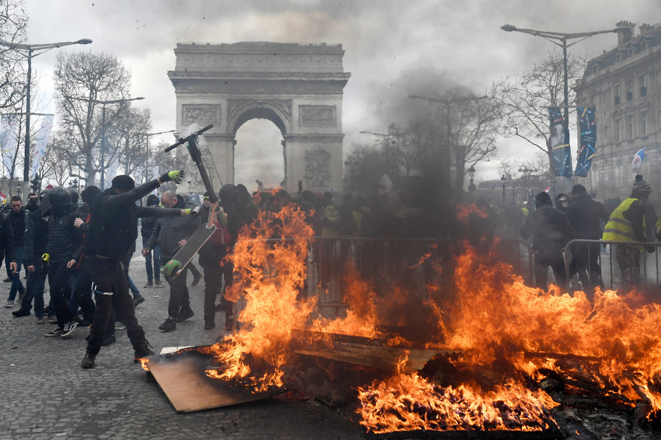 Francja: protest "żółtych kamizelek"