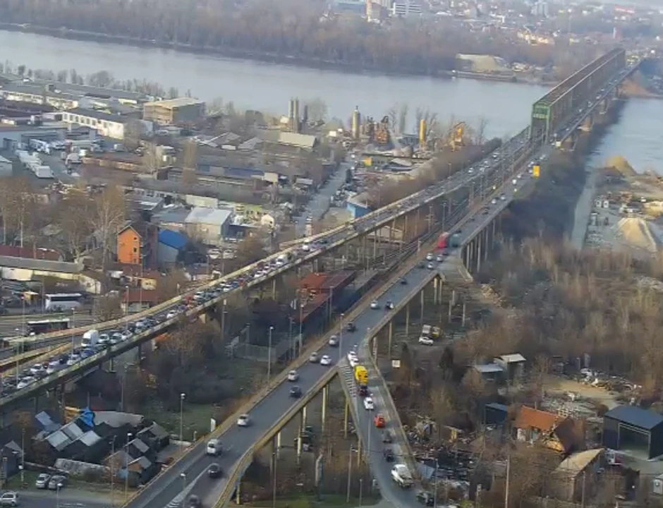 Na Pančevačkom mostu vozila mile u smeru ka gradu