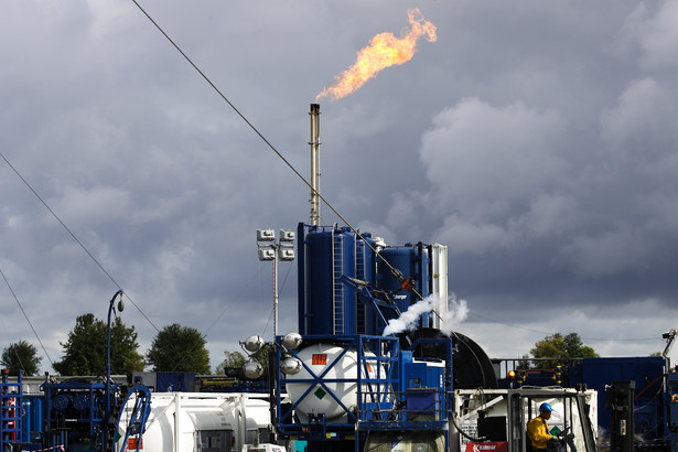 Polacy czekają na gaz z łupków