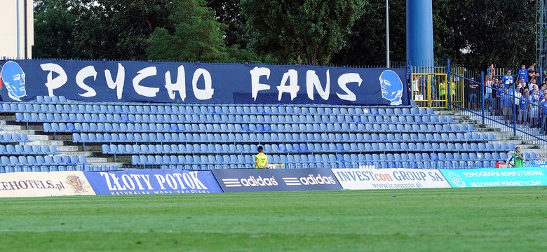 Przywódca "Psychofanów" uniewinniony ws. podżegania do zabicia prokuratora