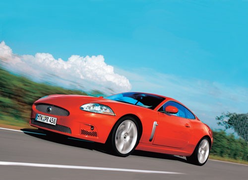 Jaguar XKR - Muskularny kot