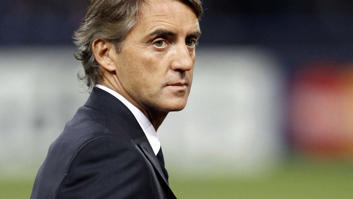 Trener Manchesteru City Roberto Mancini został pochwalony na łamach prasy przez właściciela klubu szejka Mansoura bin Zayeda Al Nahyana. Biznesmen i polityk powiedział, że jego klub jest na dobrej drodze do wygrania angielskiej ekstraklasy piłkarskiej.