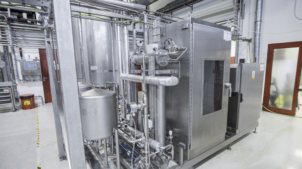 Współpraca z Zakładem Doświadczalnym WPT to m.in. wynajem przestrzeni i sprzętu do realizacji procesu produkcyjnego, ale też wsparcie w opracowaniu składu, procedur wytwarzania oraz wprowadzenia gotowego produktu na rynek. 