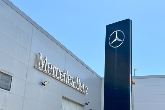 Rađa se "najveći trgovac automobilima na svetu": Kanadski investitor preuzima Mercedes! Poručio da neće davati otkaze