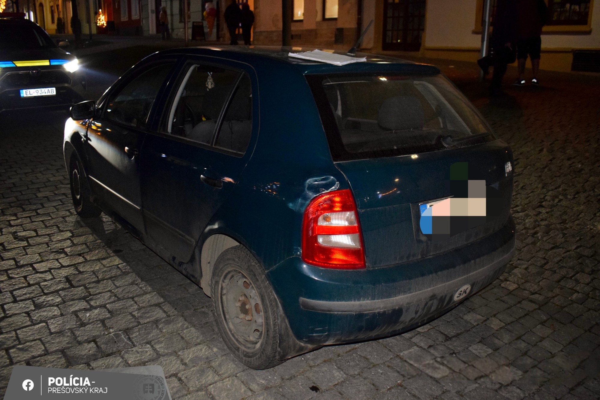 Polícia vyšetruje nehodu konského povozu v centre Bardejova.