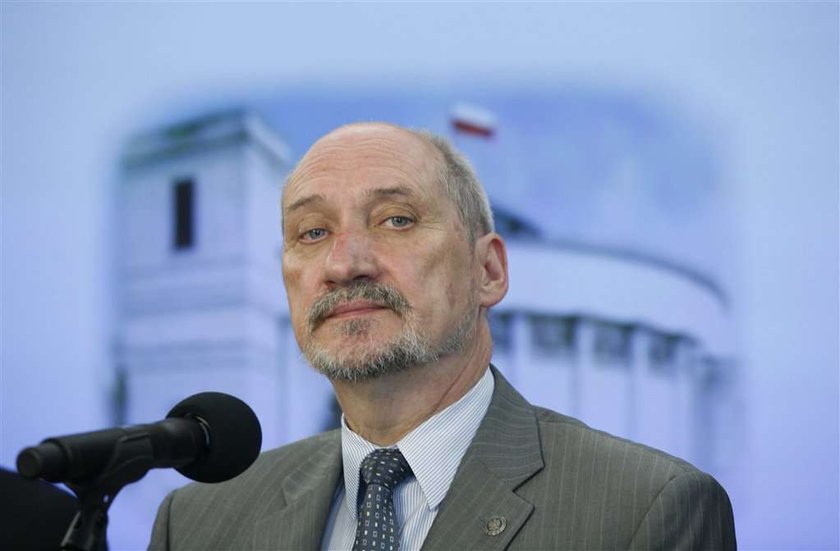 Macierewicz oskarża media!