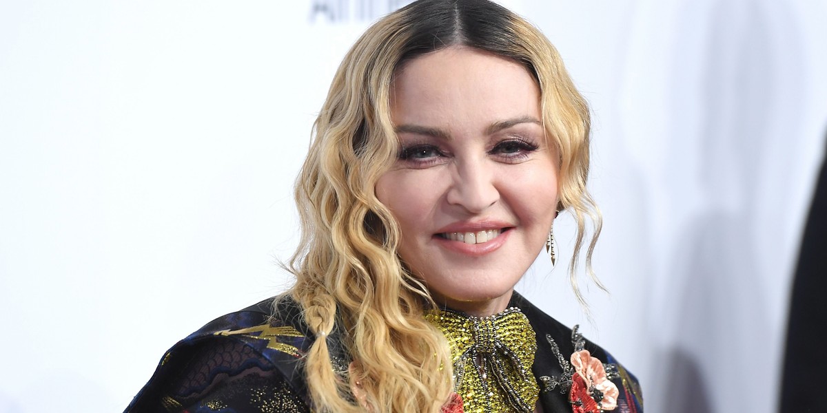 Madonna w bieliźnie. Pokazała bliznę po operacji biodra i ślady po "bańkach"