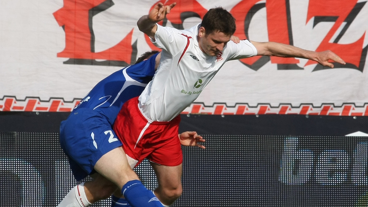 Tawrija Symferopol, ósmy klub ukraińskiej ekstraklasy, wyraził zainteresowanie Robertem Sierantem, obrońcą ŁKS Łódź - pisze "Sport".
