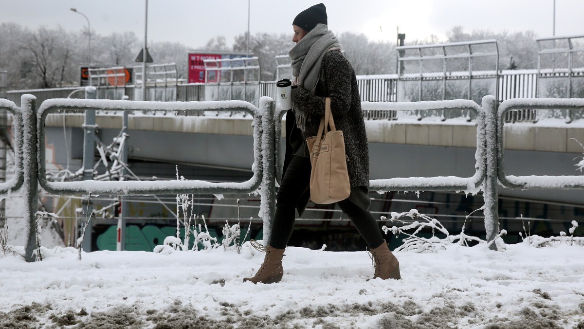 WARSZAWA POGODA ULICE BŁOTO POŚNIEGOWE (breja na przejściach dla pieszych)