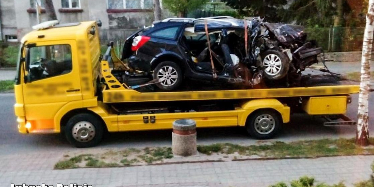 Tragiczny wypadek koło Wielisławic. Nie żyje 18-latek, sześć osób rannych