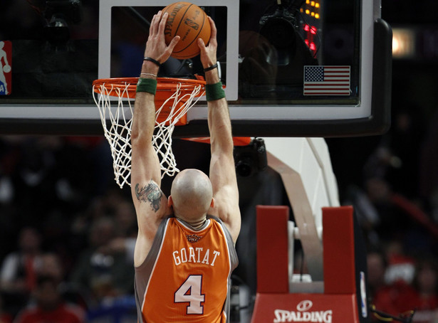 41. porażka Suns, 17 punktów Gortata