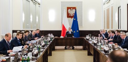 Kolejne etaty w polskich ministerstwach dla kolegów z partii rządzącej