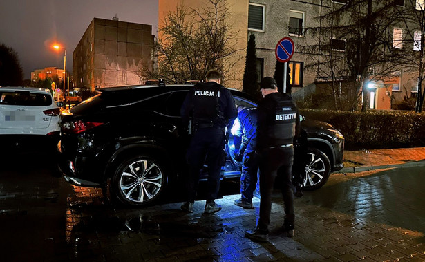 Lexus RX 300 z Ukrainy skradziony metodą na game boya w Warszawie, odzyskany w Żyrardowie