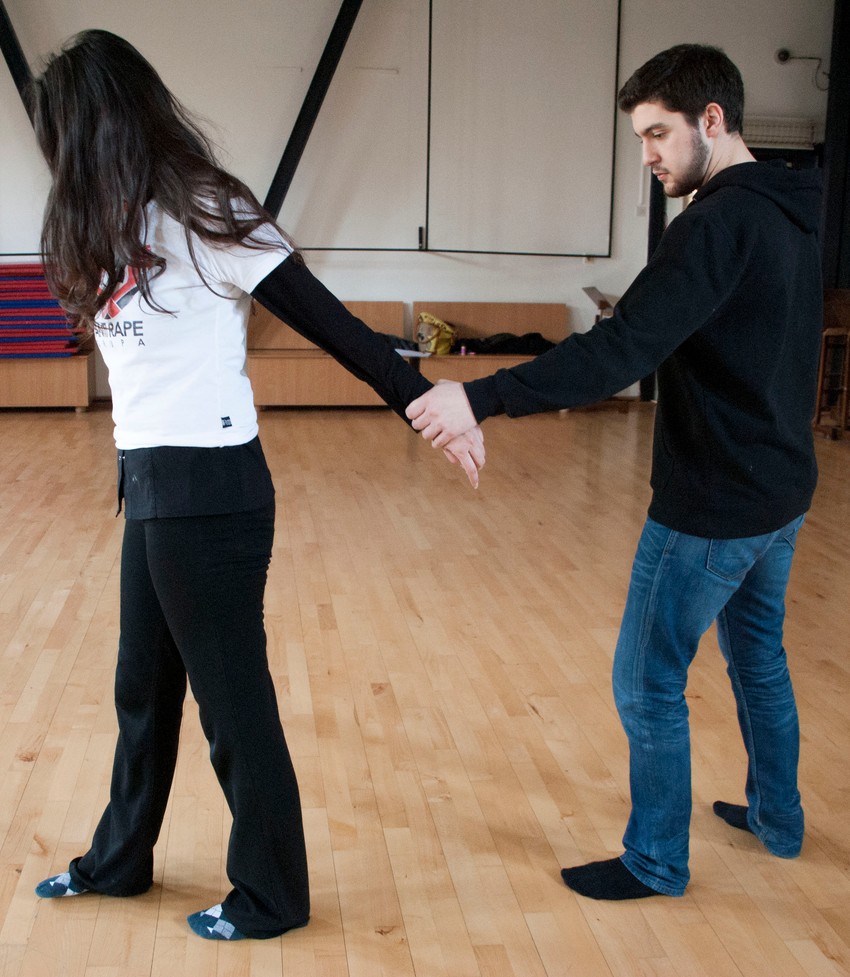 Da biste se oslobodile hvata udarite jako i snažno, što će vam dati šansu da pobegnete