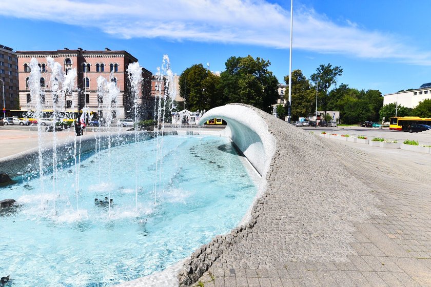 Plac Dąbrowskiego do przebudowy. W planach więcej zieleni. Czy pomysł spodoba się mieszkańcom miasta Łodzi?