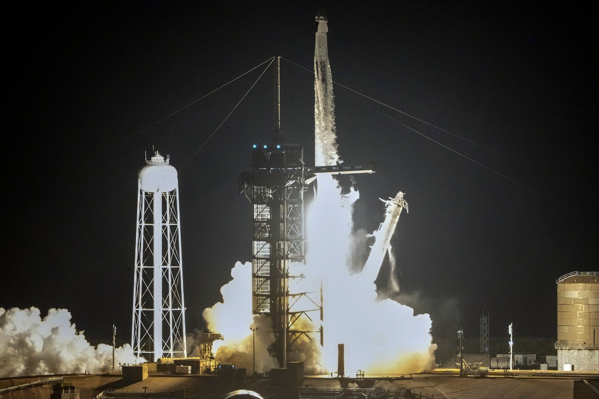 Americká spoločnosť SpaceX úspešne odštartovala misiu Polaris Dawn.