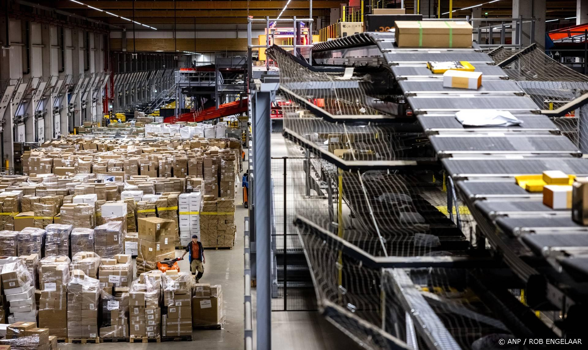 Nederlanders kopen meer online, maar geven minder uit