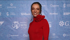 Czerwona suknia Igi Świątek wystawiona na aukcję WOŚP [FOTO]