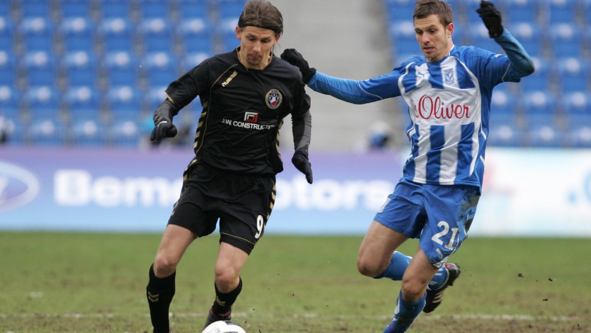 W niedzielnym meczu z Widzewem Łódź sędzia Szymon Marciniak ukarał żółtą kartką Dimitrije Injaca. Dla serbskiego pomocnika poznańskiego Lecha było to czwarty żółty kartonik w tym sezonie, co oznacza, że Injac nie zagra w Gdyni przeciwko tamtejszej Arce.