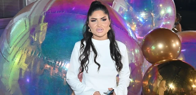 Jelena Ilić je snimljena uplakana nakon što je obelodanjeno da i dalje otplaćuje silikon u jednoj dojci na rate!