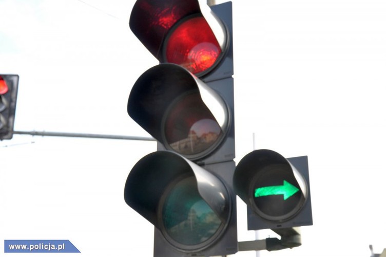 Stop na zielonej strzałce