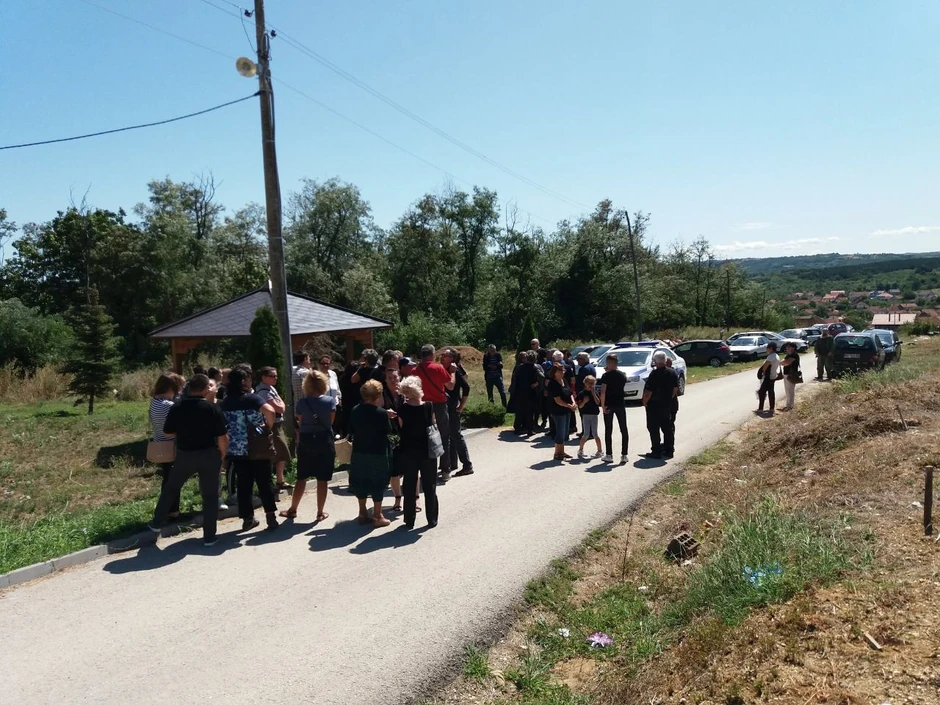 jabukovac sahrana policija