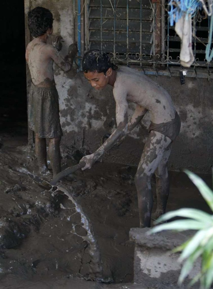 Horror na Filipinach. Ponad tysiąc osób zaginionych po powodzi