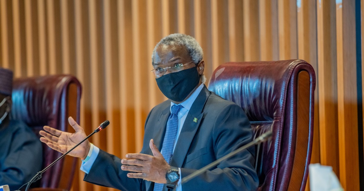 Former minister, Fashola wants Nigerians to pay rents monthly - Vimarsana News