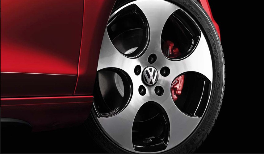 Volkswagen Golf GTI w ostatecznym, seryjnym już wcieleniu najpewniej zadebiutuje w marcu na deskach wystawy w Genewie