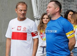 Tusk vs. Durczok na piłkarskim boisku. Kto wygrał?