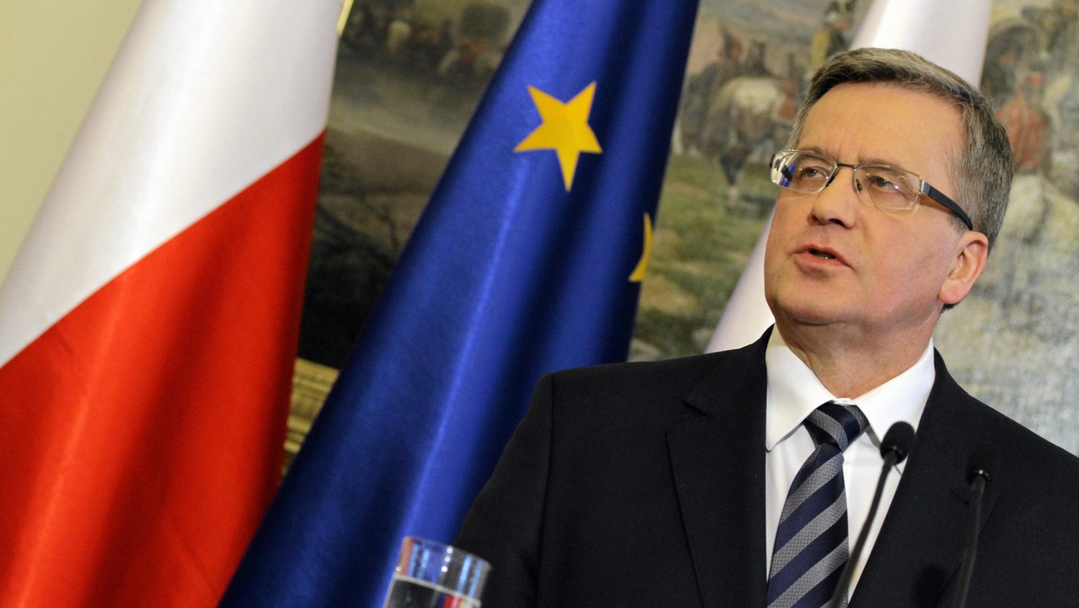 Prezydent Bronisław Komorowski podpisał ustawę przywracającą zasiłki opiekunom dorosłych osób niepełnosprawnych. Część z nich straciła do nich prawo w zeszłym roku, co zakwestionował Trybunał Konstytucyjny.