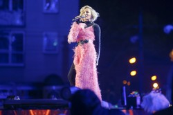 Anna Wyszkoni w klimacie na lato. Zobacz teledysk do nagrania "Księżyc nad Juratą"