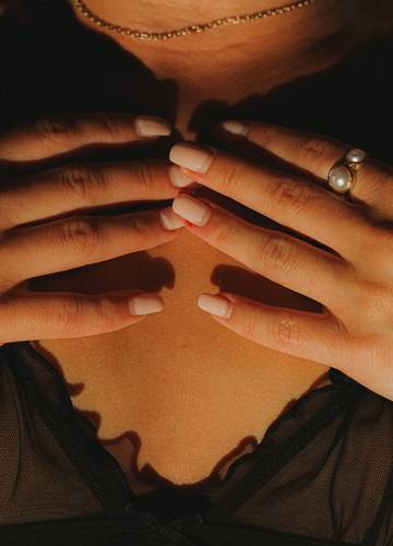 Ten krem do biustu zadziała jak push up na piersi po ciąży i karmieniu |  Ofeminin