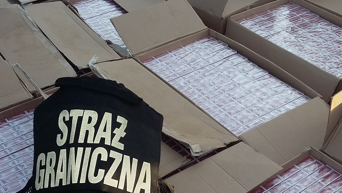 Ponad 1200 litrów spirytusu, 800 kilogramów krajanki tytoniowej i 430 tys. papierosów zabezpieczyli funkcjonariusze Bieszczadzkiego Oddziału Straży Granicznej i Centralnego Biura Śledczego Policji z Chełma. Zatrzymano dwóch mężczyzn.