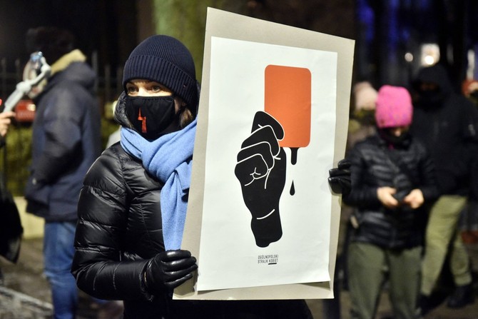 "Život - to su poljske žene. Odbrana njihovih prava i dostojanstva od ciničnog fanatizma vlasti, to je naše biti ili ne biti"