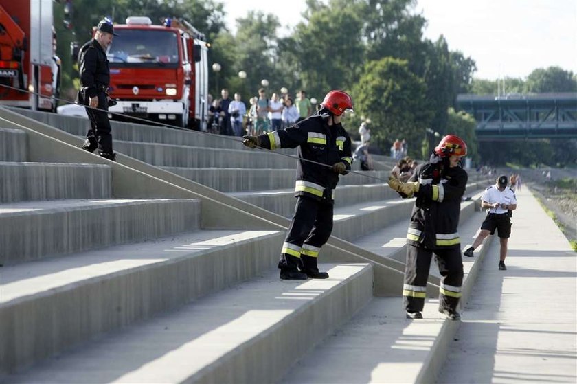 Wypadek w Warszawie. Auto w rzece