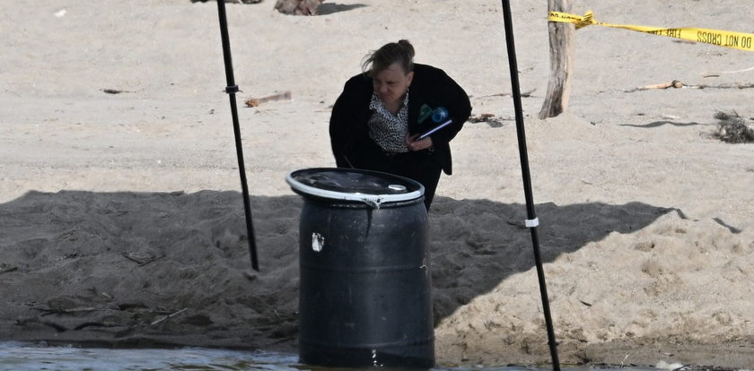 Makabryczne odkrycie na pięknej plaży. Ciało ukryte było w beczce