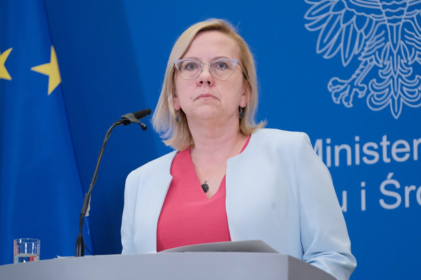 Warszawa, 25.07.2022. Minister klimatu i środowiska Anna Moskwa podczas konferencji prasowej nt. Nadzwyczajnego posiedzenia Rady Unii Europejskiej ds. Energii, 26 bm. w Warszawie. (mr) PAP/Mateusz Marek