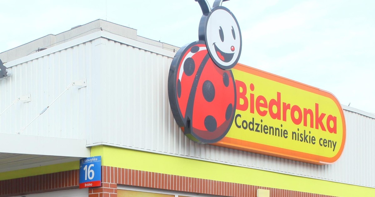 Biedronka wyprzedaje idealny hit dla zmarzluchów. Kosztuje niewiele i ekspresowo znika z półek