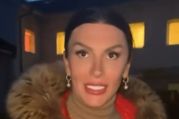 Naša transrodna pevačica (48) objavila snimak ispred pritvora u kom je PROVELA 7 MESECI: "Iza ovih rešetaka sam bila ja" (FOTO)