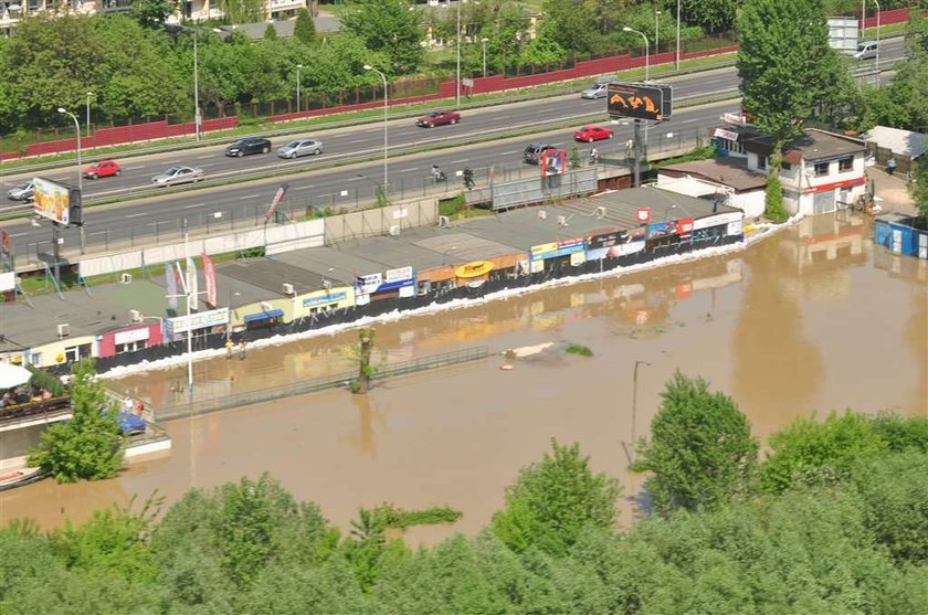 Zobacz groźną Wisłę z lotu ptaka. FOTO