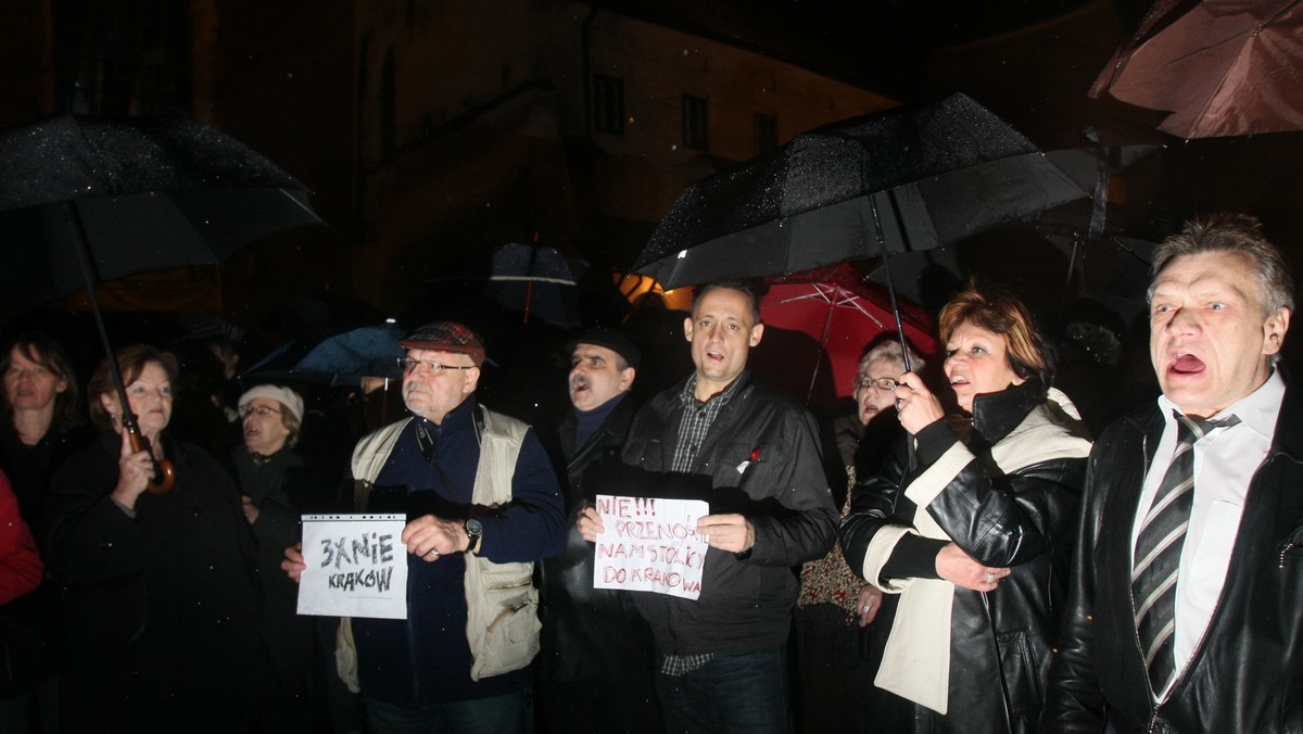 KRAKÓW WAWEL POGRZEB PARY PREZYDENCKIEJ PROTEST