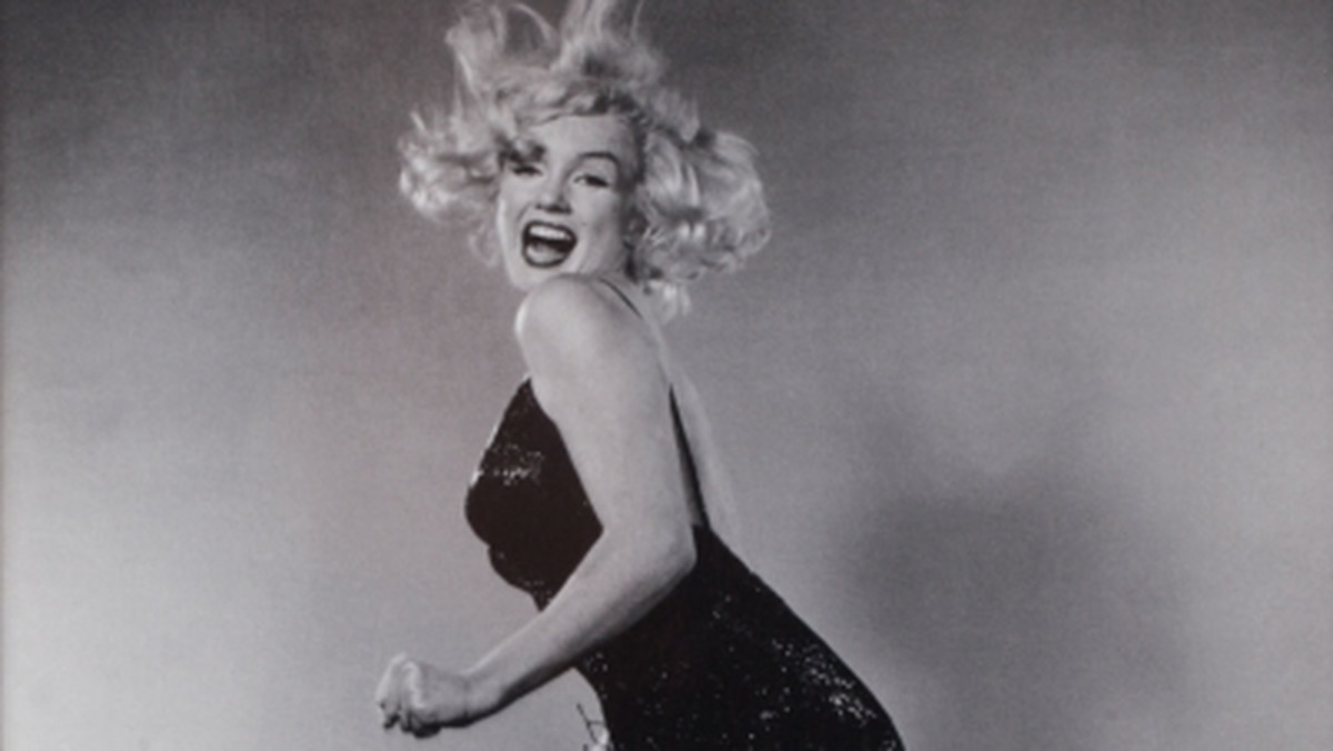 Kultowy wizerunek skaczącej Marilyn Monroe autorstwa wybitnego fotografa Philippe'a Halsmana pójdzie pod młotek. Aukcja Fotografia Kolekcjonerska odbędzie się 19 kwietnia. I to niejedyne zdjęcie gwiazdy na aukcji - w obszernym katalogu znalazło się aż 12 zdjęć aktorki autorstwa najsłynniejszych światowych twórców.