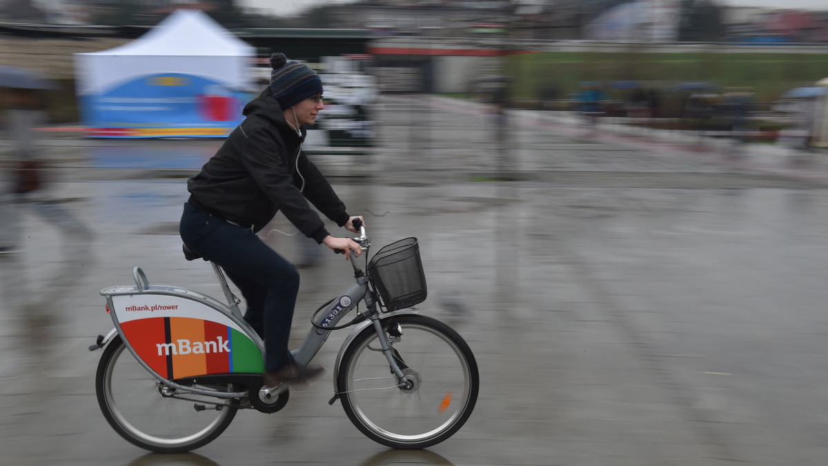 34 stacjami bazowymi i 300 rowerami, czyli podobnie jak w zeszłym roku, dysponuje w tym sezonie system miejskiej wypożyczalni rowerów KMK Bike w Krakowie. Od piątku rowery są dostępne dla użytkowników na niezmienionych zasadach.