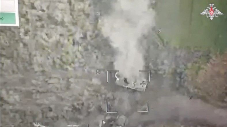 Captură de ecran din videoclip care arată forțele ruse lansând un atac cu rachete asupra pozițiilor ucrainene din regiunea Kursk, pe 8 august 2024.