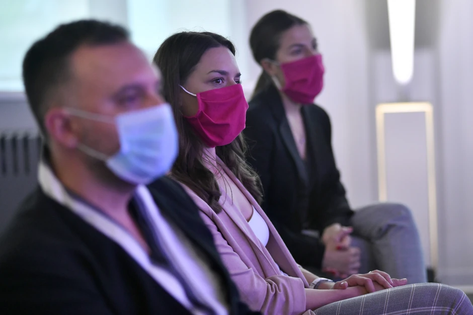 Sve mere zaštite protiv korona virusa bile na snazi: na dodeli "Naj žene" nosile su se zaštitne maske i držala fizička distanca