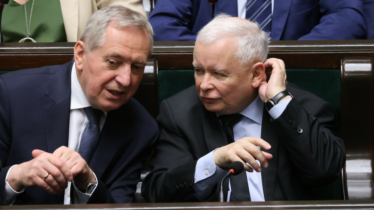 Co stoi za dymisją wicepremiera? "Kaczyński wyczuł śmiertelne zagrożenie"